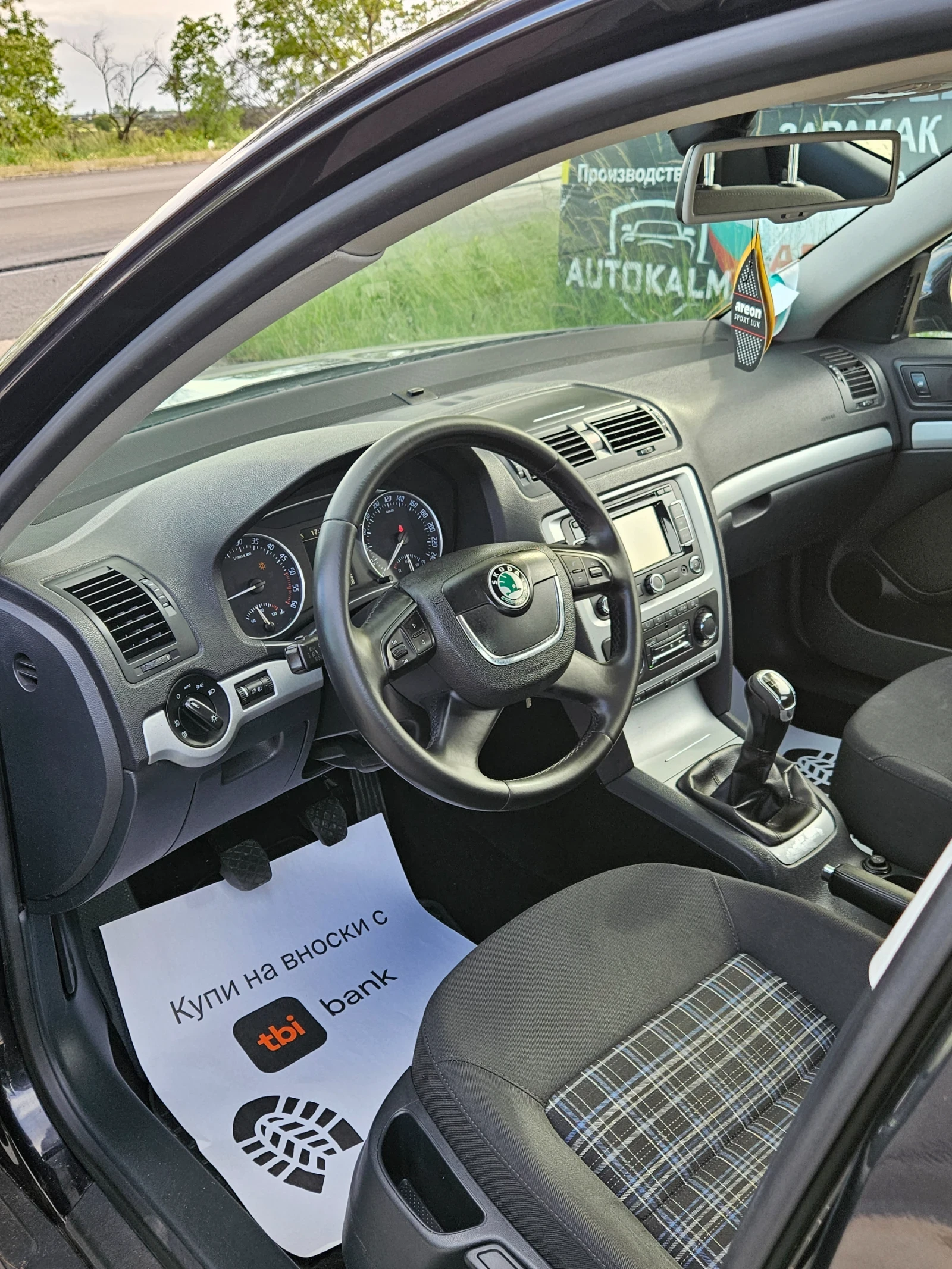 Skoda Octavia 1.6TDI* Navi* , снимка 8 - Автомобили и джипове - 54543380