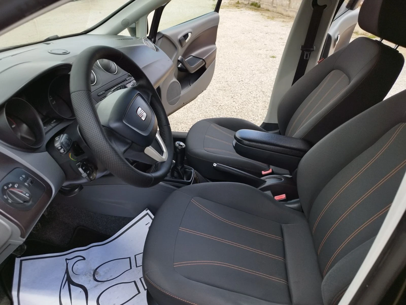 Seat Ibiza 1.6 TDI ЕВРО 5 УНИКАТ, снимка 11 - Автомобили и джипове - 54635006