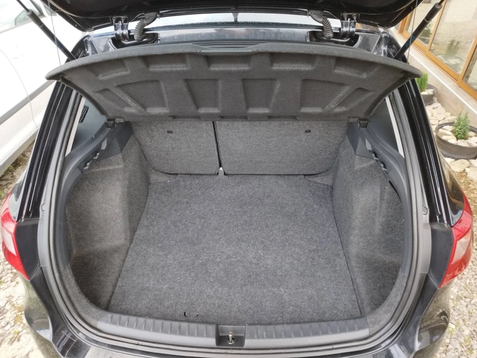 Seat Ibiza 1.6 TDI ЕВРО 5 УНИКАТ, снимка 9 - Автомобили и джипове - 54635006