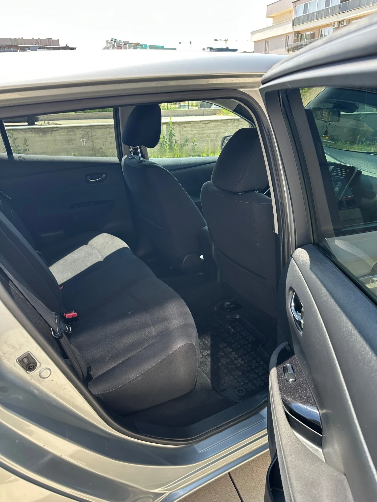Nissan Leaf , снимка 8 - Автомобили и джипове - 55237684