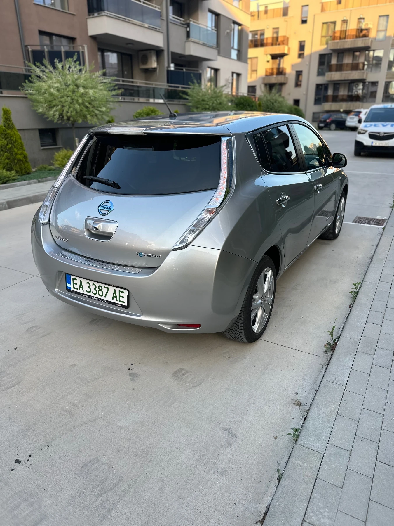 Nissan Leaf , снимка 3 - Автомобили и джипове - 55063140
