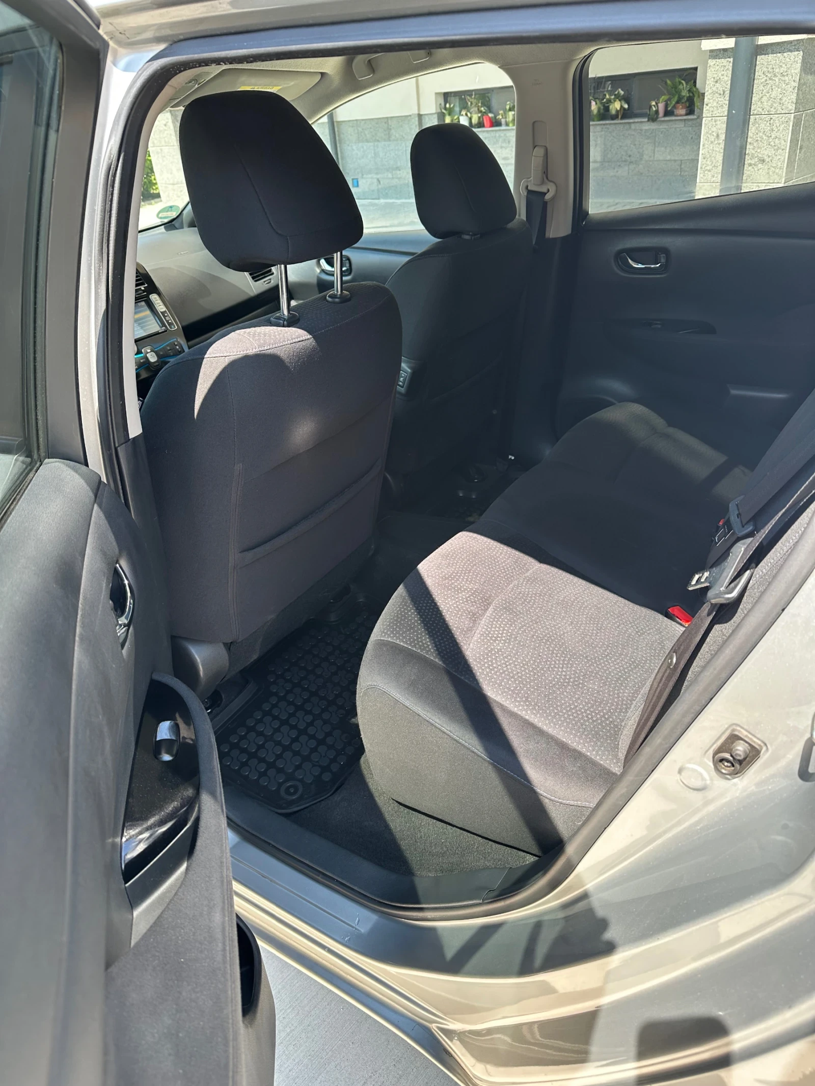 Nissan Leaf , снимка 9 - Автомобили и джипове - 55237684