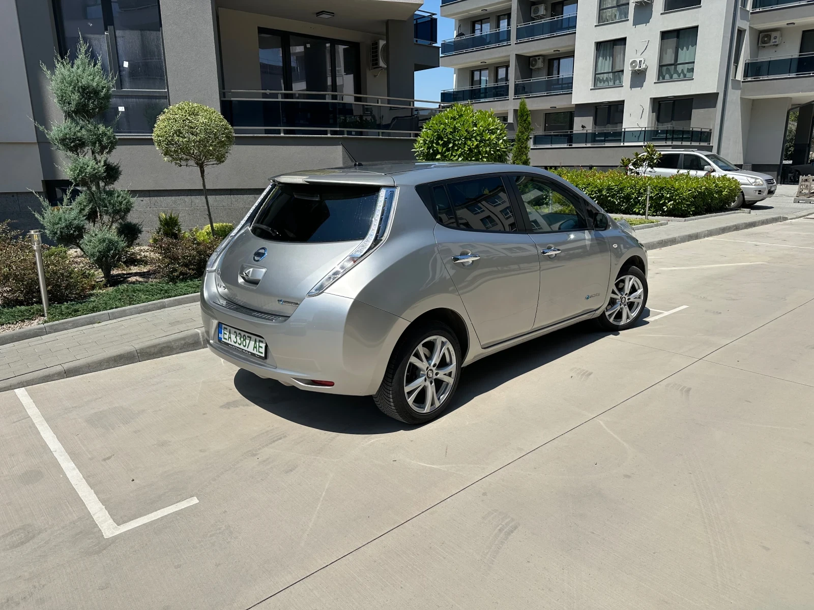 Nissan Leaf , снимка 3 - Автомобили и джипове - 55237684
