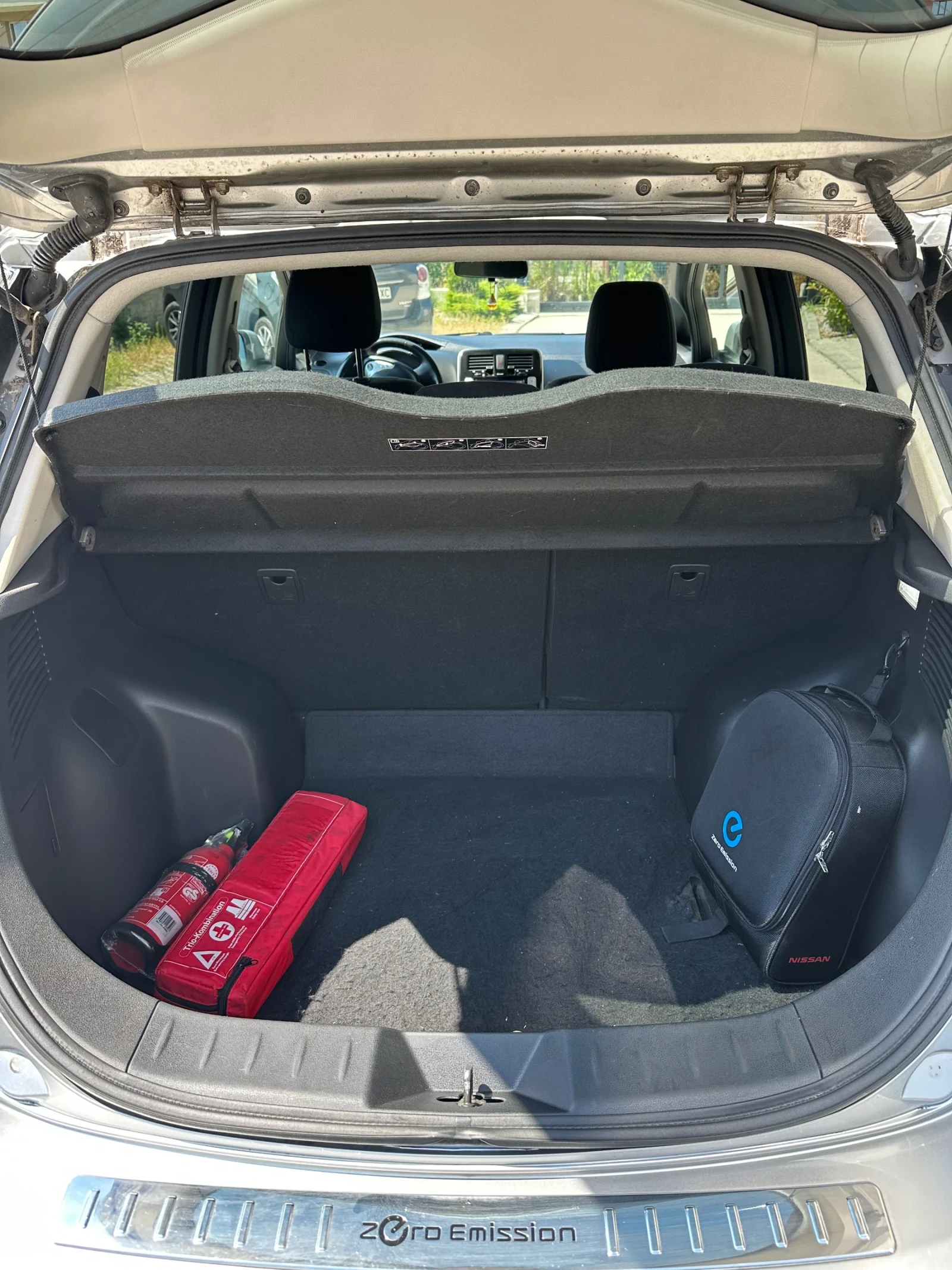 Nissan Leaf , снимка 10 - Автомобили и джипове - 55237684