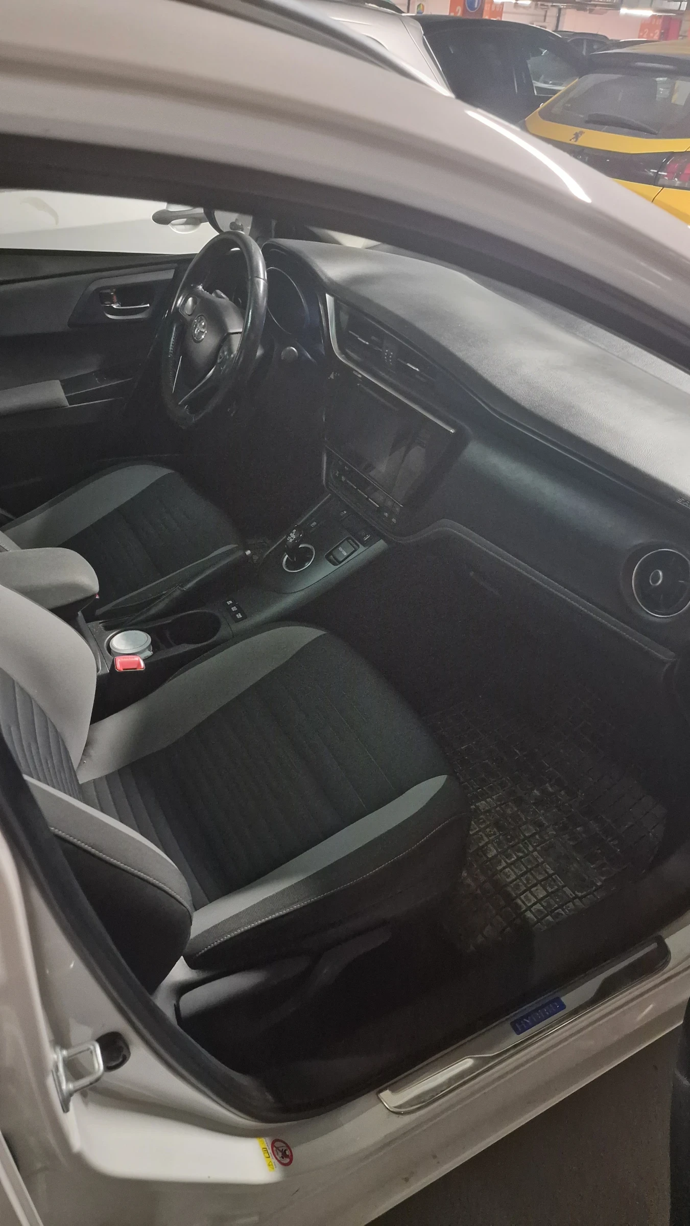 Toyota Auris Touring sport Facelift, снимка 4 - Автомобили и джипове - 55619327