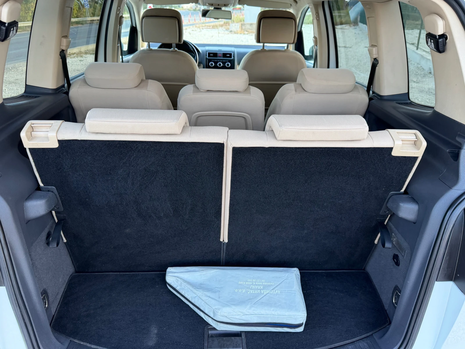 VW Touran 2.0TDi/140p.s-7mesten!!!, снимка 16 - Автомобили и джипове - 56217086