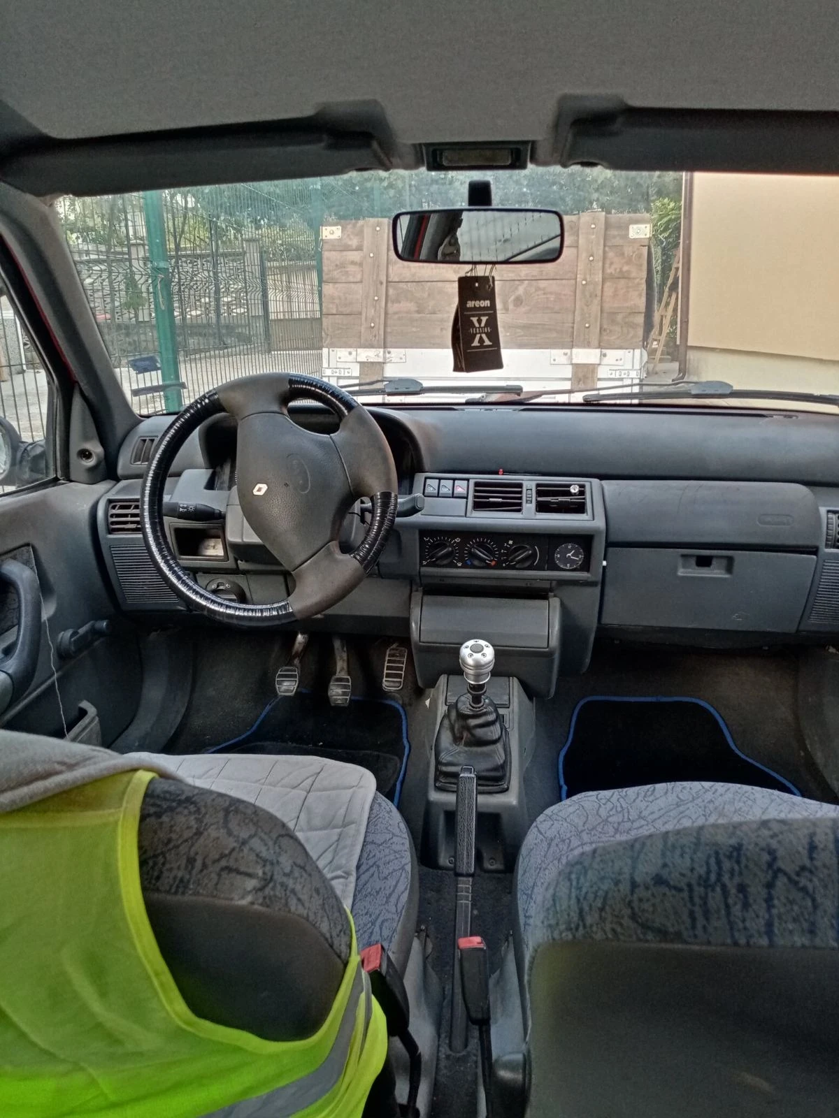 Renault Clio 1.2 16v, снимка 4 - Автомобили и джипове - 56482651