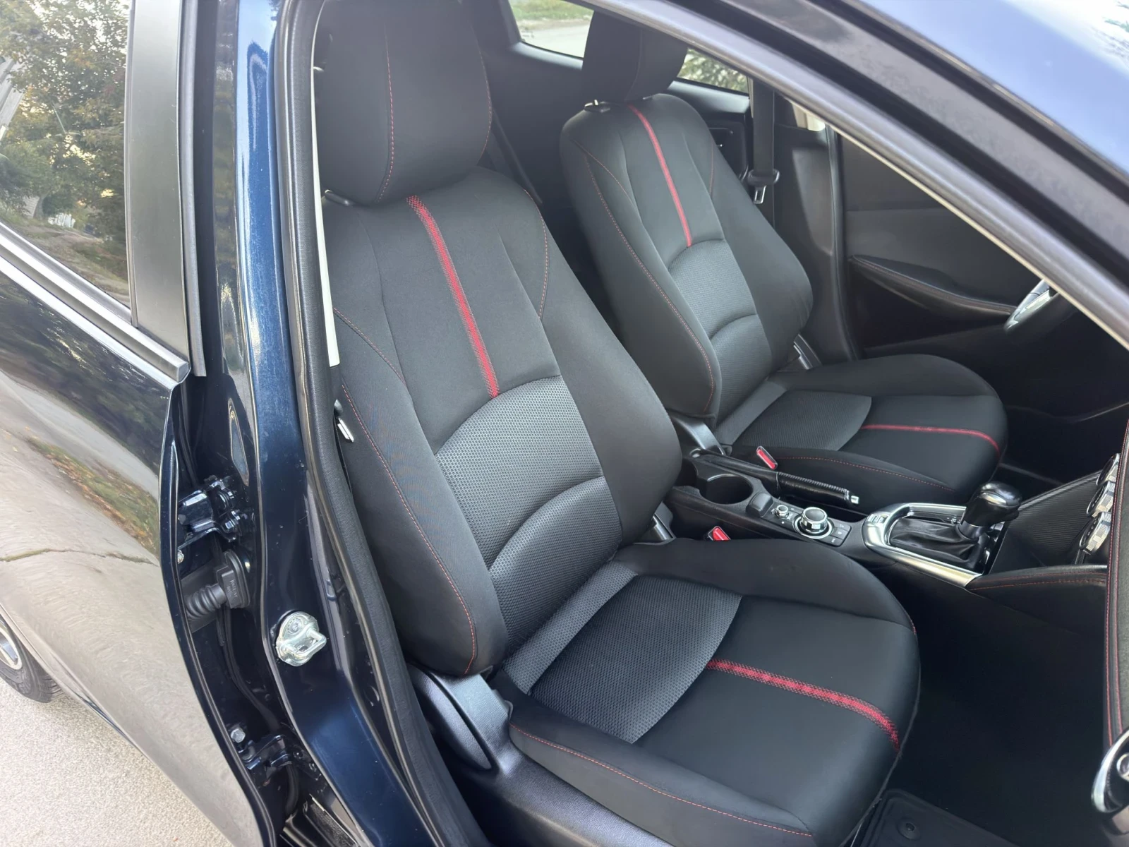 Mazda 2 1.5 Sports-Line, снимка 13 - Автомобили и джипове - 56632069