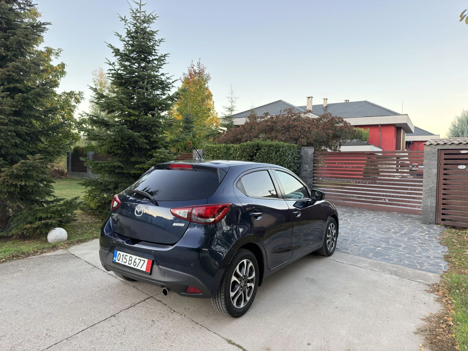 Mazda 2 1.5 Sports-Line, снимка 4 - Автомобили и джипове - 56632069
