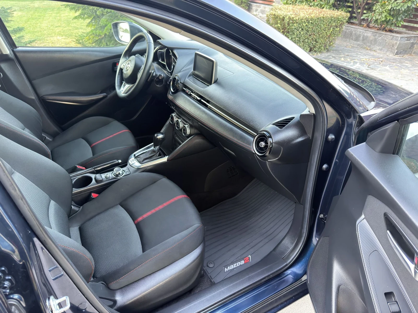 Mazda 2 1.5 Sports-Line, снимка 9 - Автомобили и джипове - 56632069