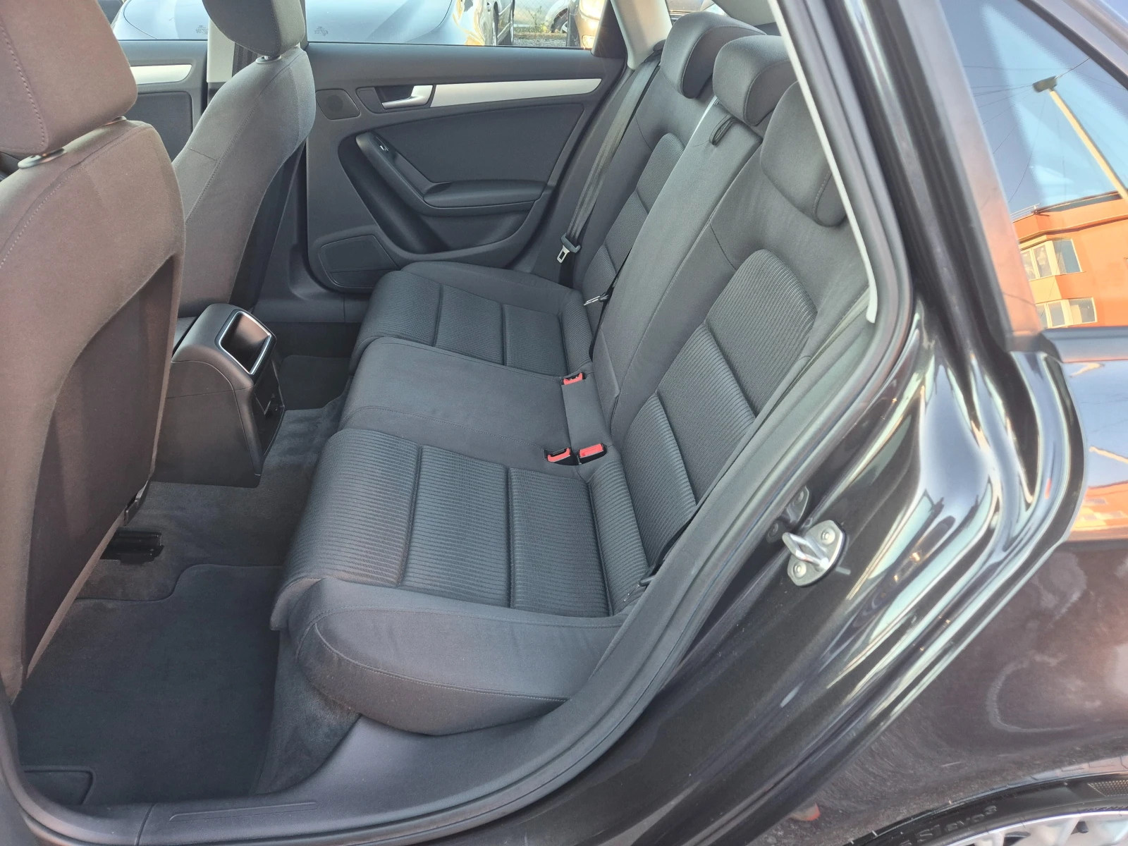 Audi A4 2.0TDI, снимка 13 - Автомобили и джипове - 56645779