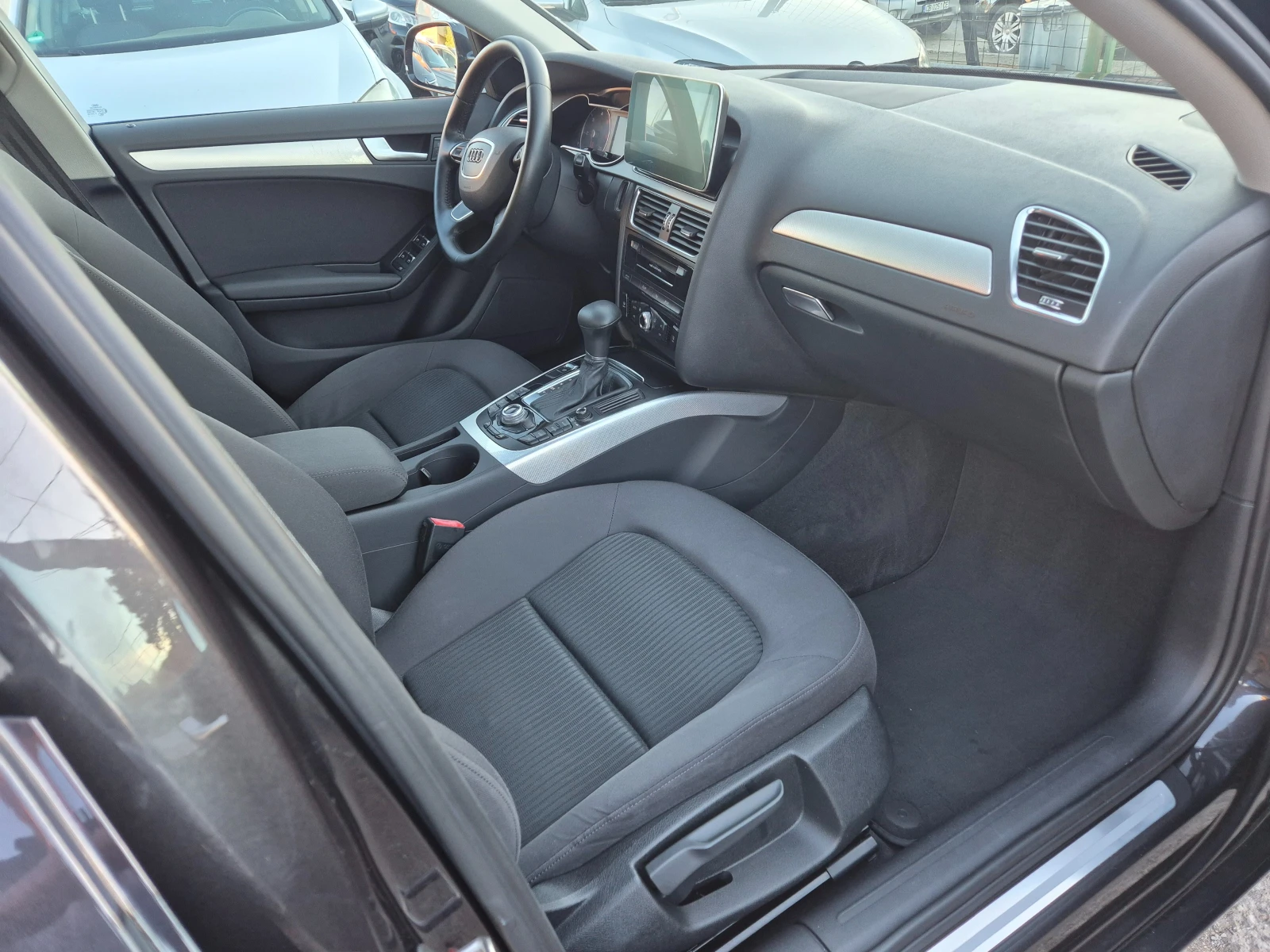 Audi A4 2.0TDI, снимка 9 - Автомобили и джипове - 56645779