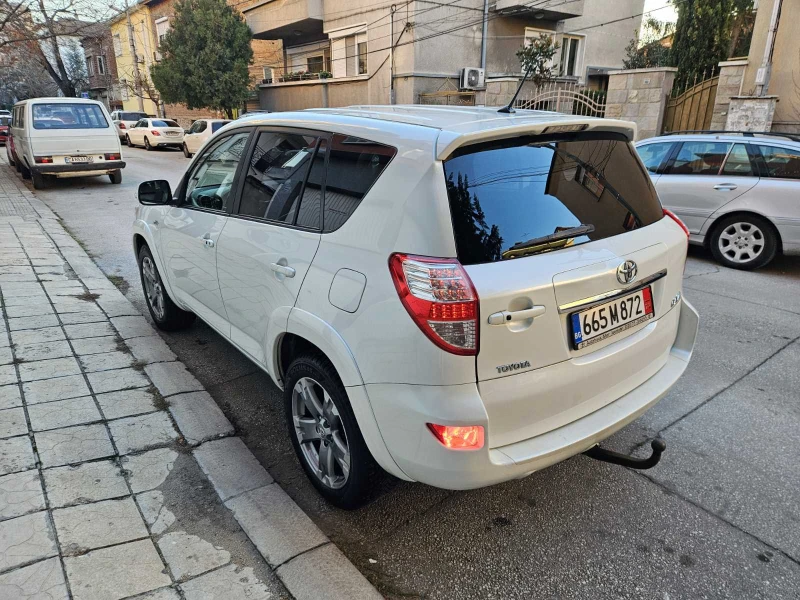 Toyota Rav4 2.2 D-4D Executive, снимка 6 - Автомобили и джипове - 48460261