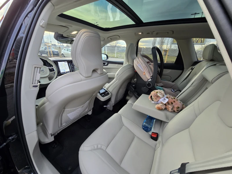 Volvo XC60 Ultra AWD Mild Hybrid B5, снимка 10 - Автомобили и джипове - 53264119
