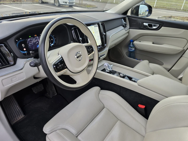 Volvo XC60 Ultra AWD Mild Hybrid B5, снимка 9 - Автомобили и джипове - 53264119