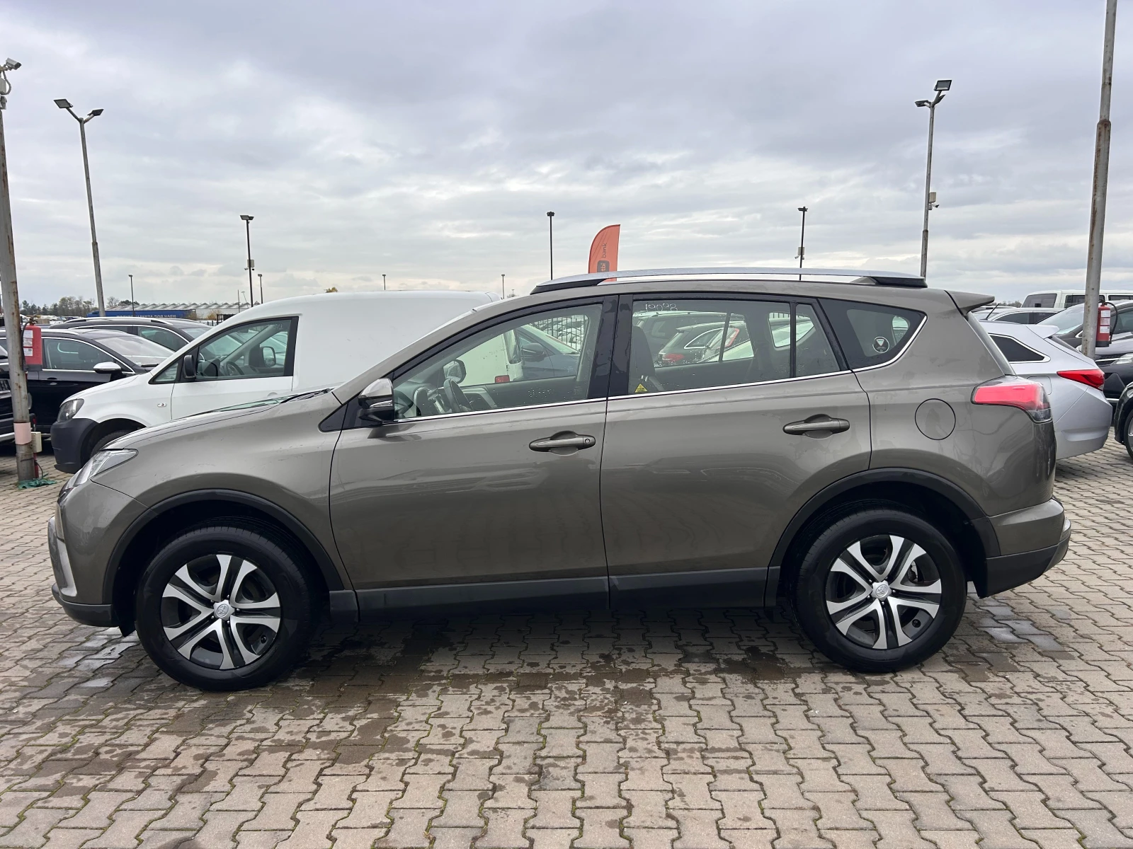 Toyota Rav4 2.0VVTI 4X4 AVTOMAT/NAVI/KAMERA EURO 6 - изображение 9