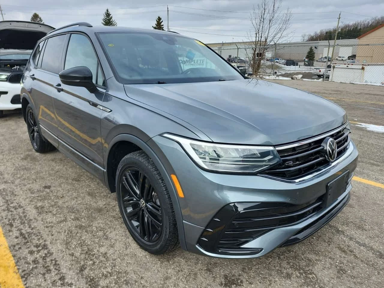 VW Tiguan * COMFORTLINE R LINE BLACK EDITION * CARFAX * ЦЕНА, снимка 2 - Автомобили и джипове - 53976362