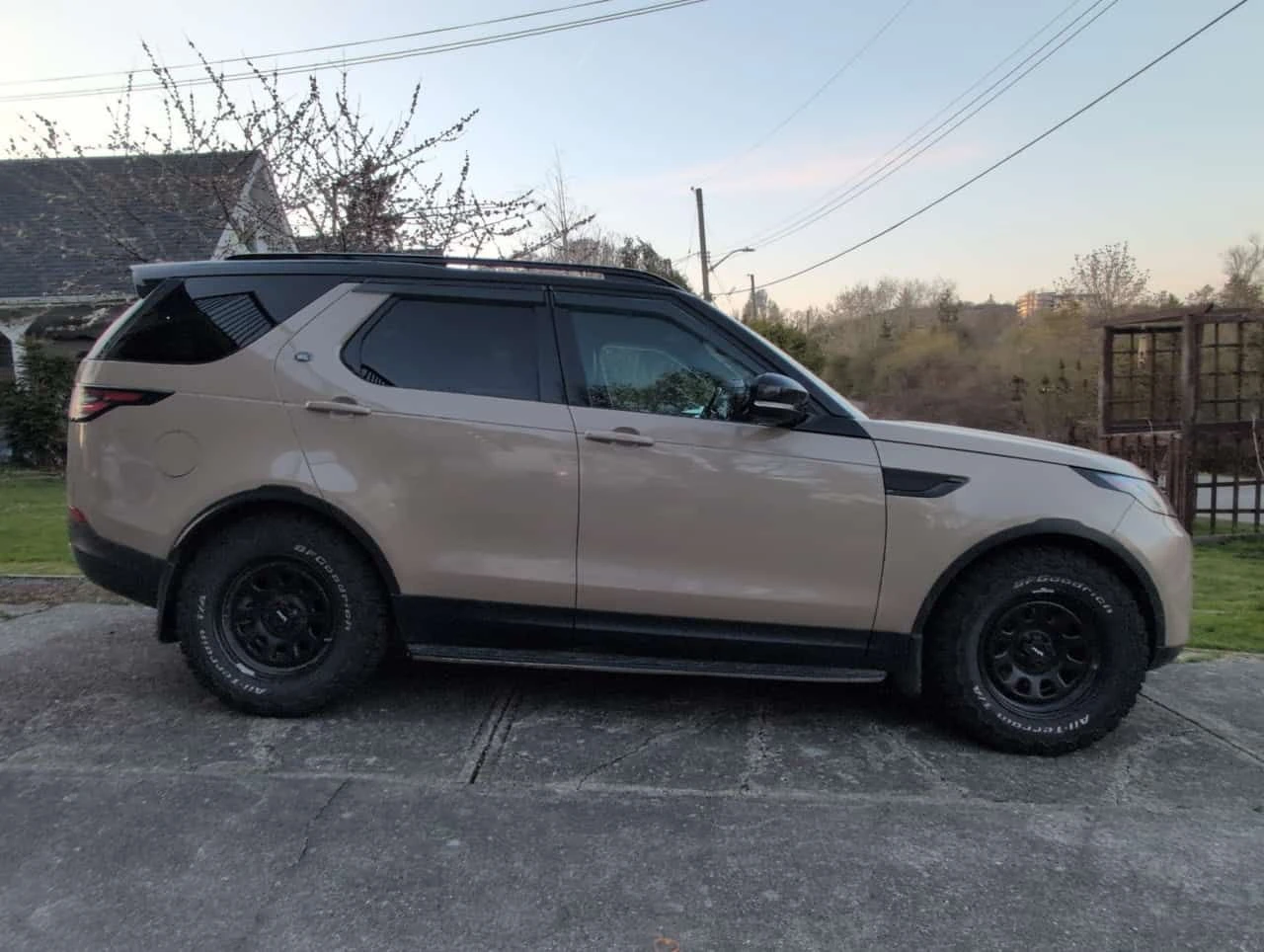 Land Rover Discovery * HSE * CARFAX * ПАНОРАМА * KEYLESS * , снимка 3 - Автомобили и джипове - 54141407