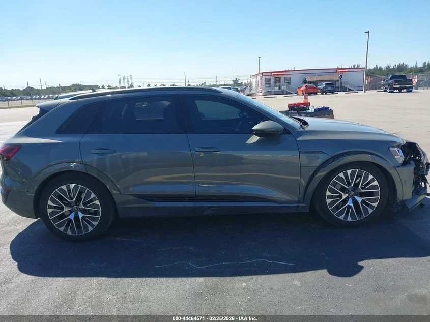 Audi Q8 E-TRON PREMIUM PLUS QUATTRO, снимка 12 - Автомобили и джипове - 54189756
