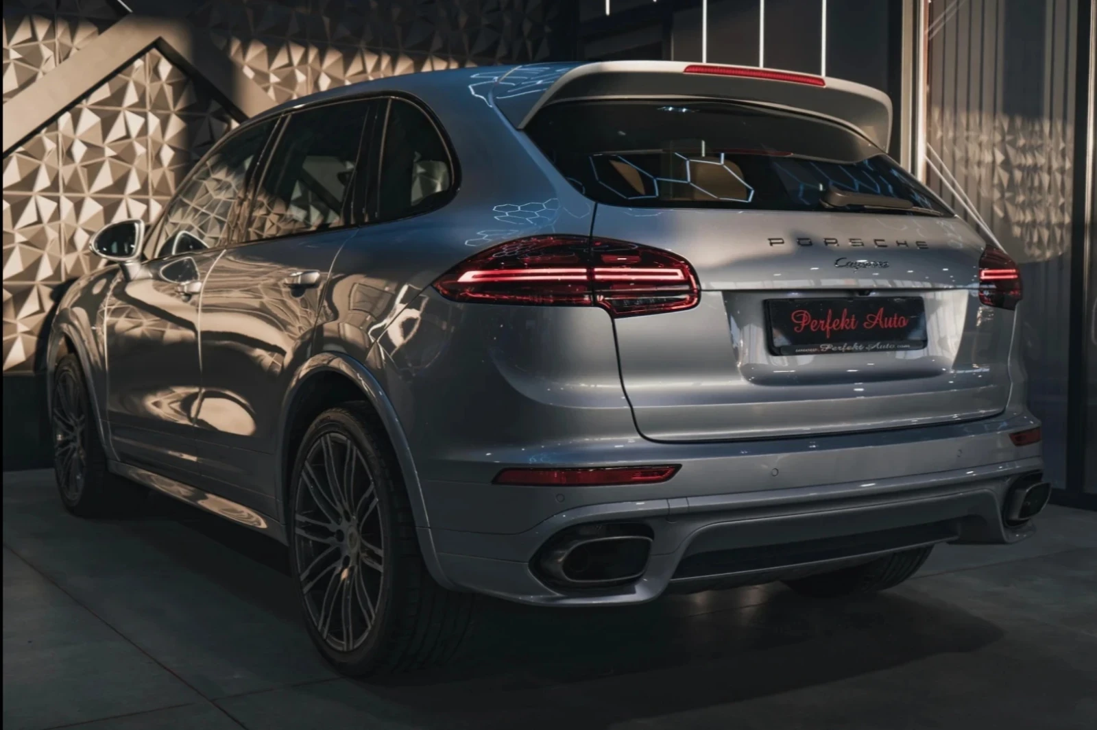 Porsche Cayenne Platinum Edition, снимка 3 - Автомобили и джипове - 54662500