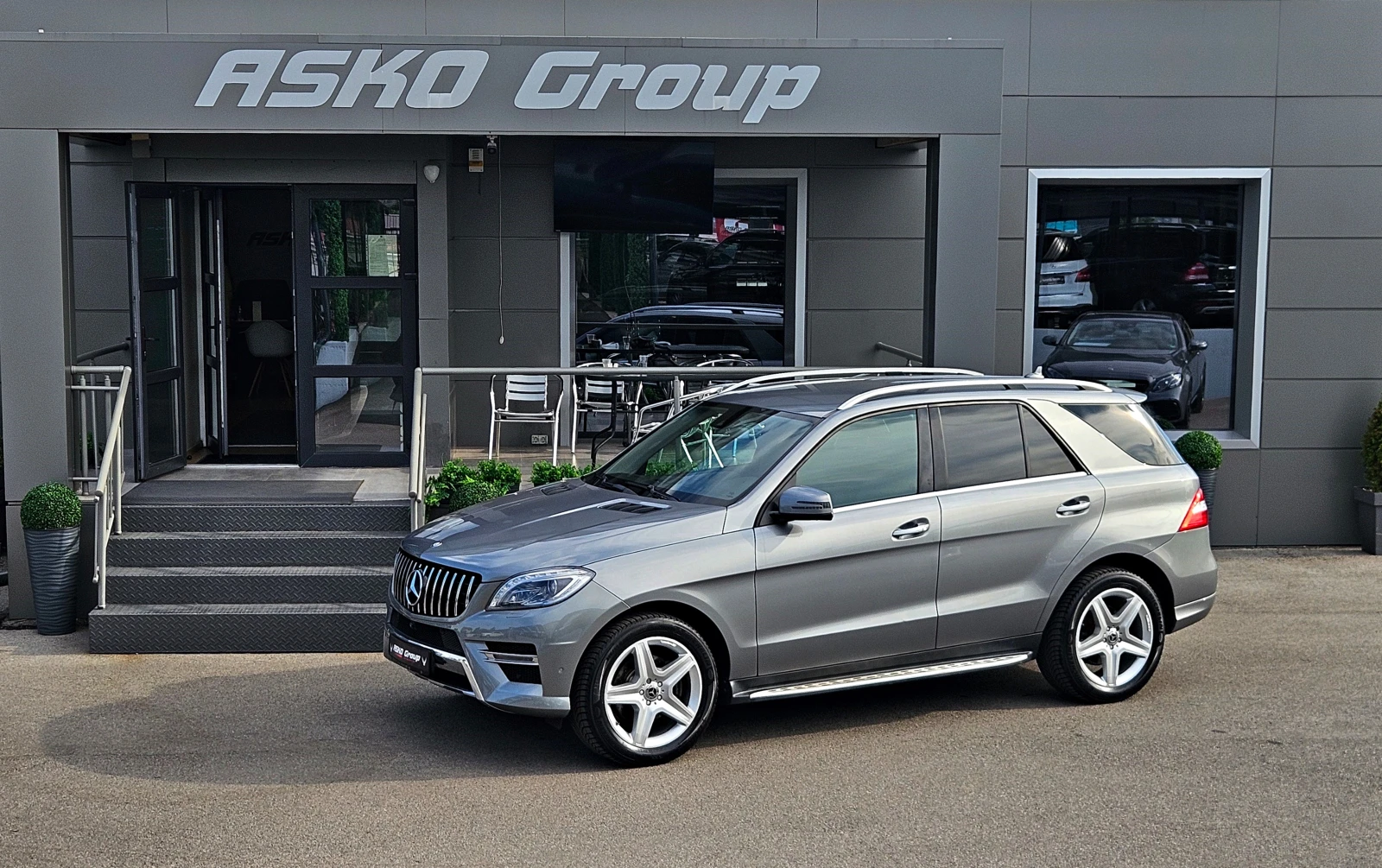 Mercedes-Benz ML 350 AMG/FULL LED/ТВ/KEYLES/ПОДГРЕВ/ПЕЧКА/360КАМЕРА/LIZ, снимка 17 - Автомобили и джипове - 55320344