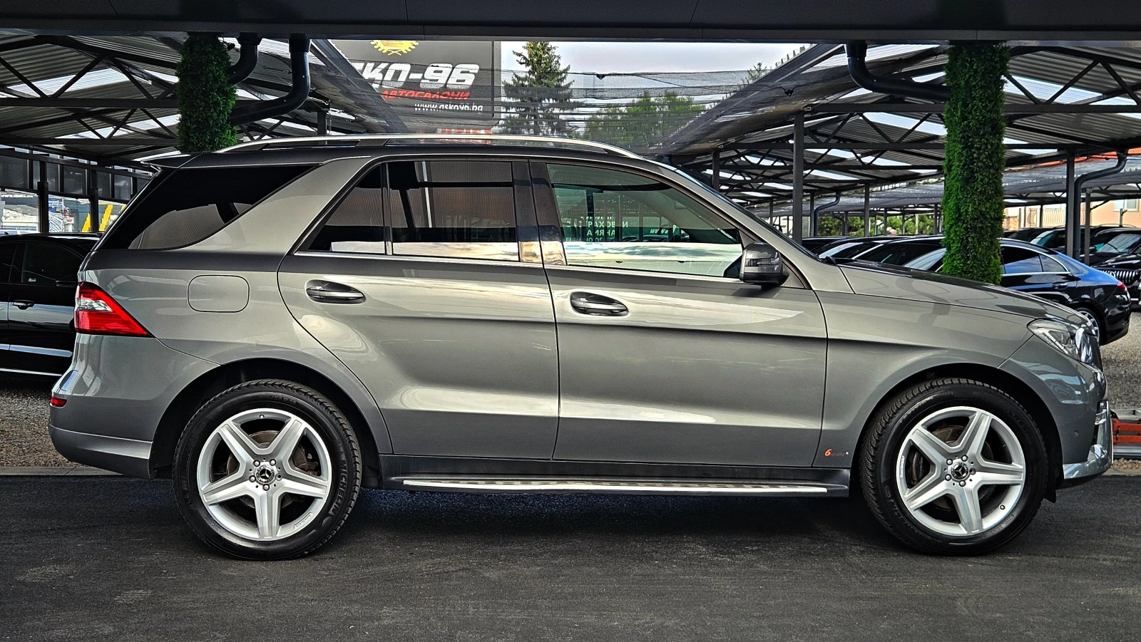 Mercedes-Benz ML 350 AMG/FULL LED/ТВ/KEYLES/ПОДГРЕВ/ПЕЧКА/360КАМЕРА/LIZ, снимка 4 - Автомобили и джипове - 55320344