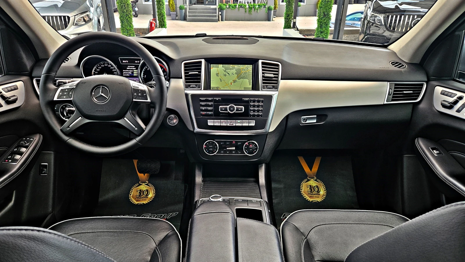 Mercedes-Benz ML 350 AMG/FULL LED/ТВ/KEYLES/ПОДГРЕВ/ПЕЧКА/360КАМЕРА/LIZ, снимка 9 - Автомобили и джипове - 55320344