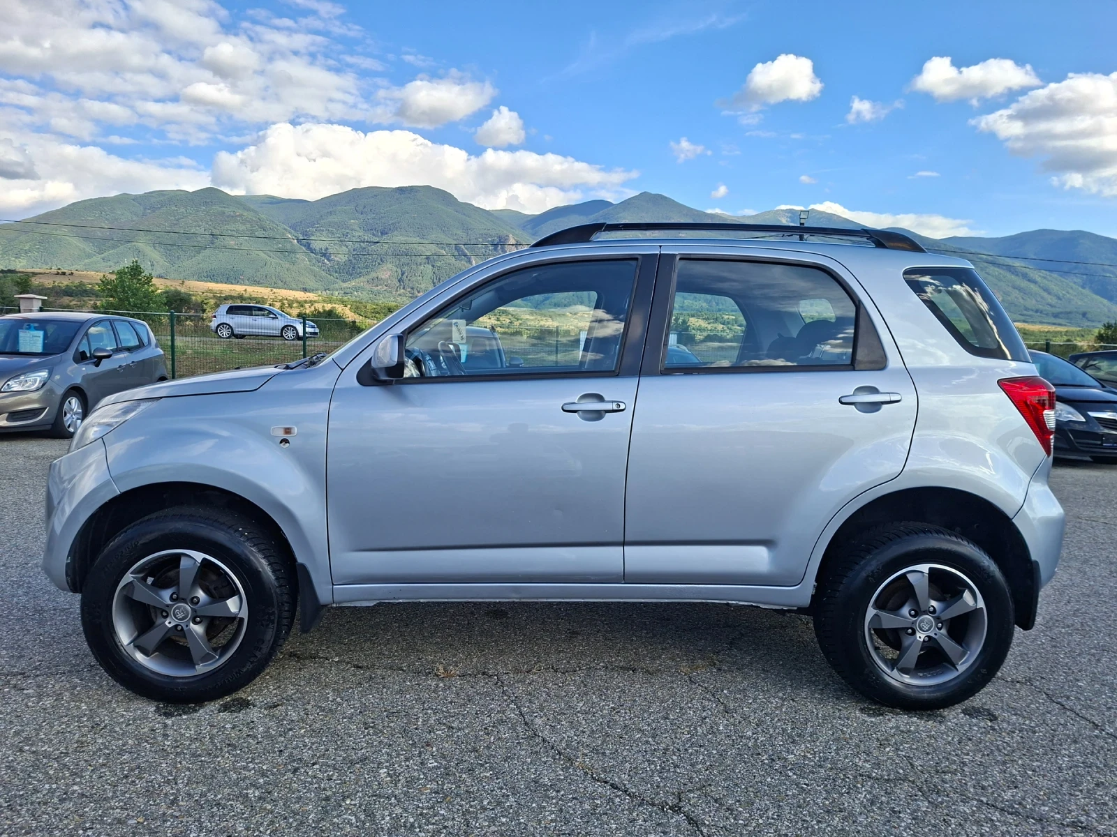 Daihatsu Terios 1, 5i + Газ, снимка 8 - Автомобили и джипове - 55420090
