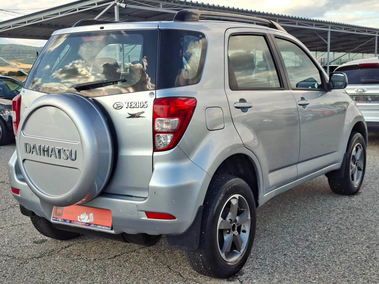Daihatsu Terios 1, 5i + Газ, снимка 5 - Автомобили и джипове - 55420090