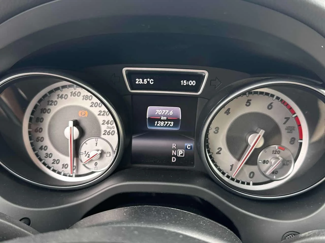Mercedes-Benz GLA 250 4MATIC* ПОДГРЕВ* + ГУМИ* АВТОКРЕДИТ* , снимка 8 - Автомобили и джипове - 55533701