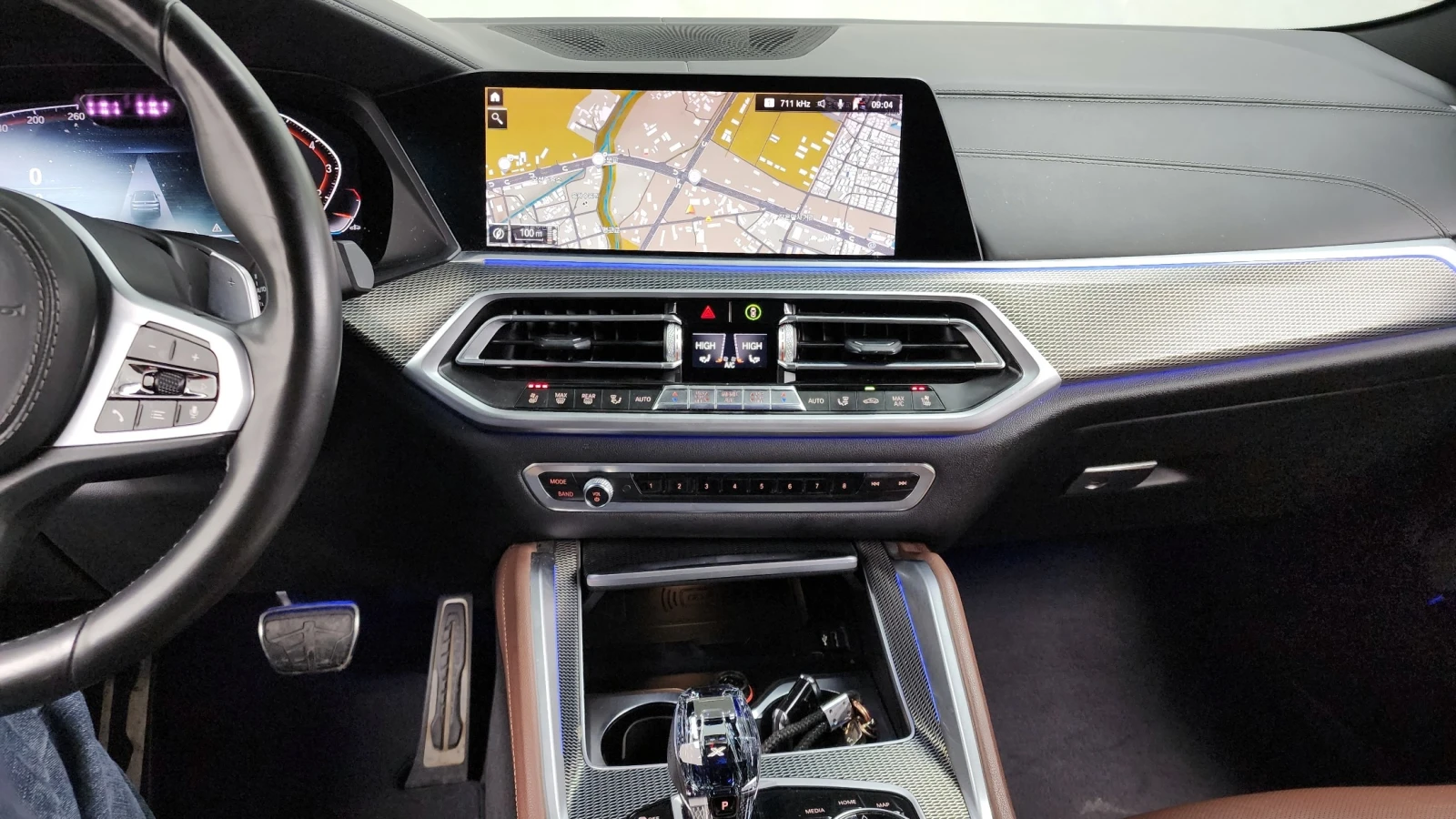 BMW X6 40i M-PACK * DIS * LASER * HK * ОБДУХ * 360 * HUD , снимка 11 - Автомобили и джипове - 55799566