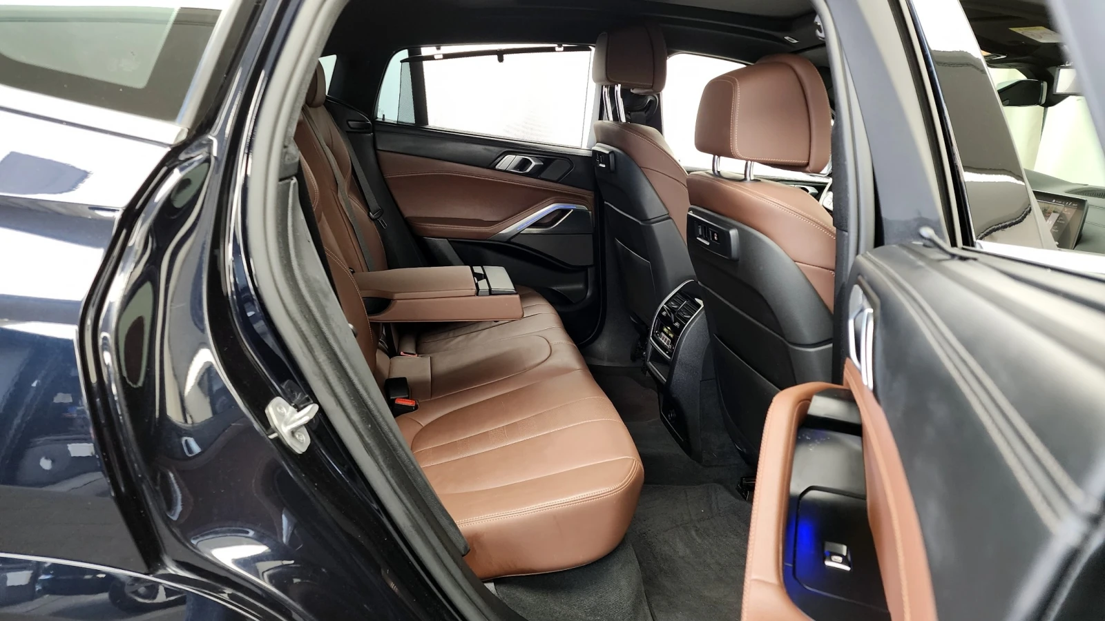 BMW X6 40i M-PACK * DIS * LASER * HK * ОБДУХ * 360 * HUD , снимка 9 - Автомобили и джипове - 55799566