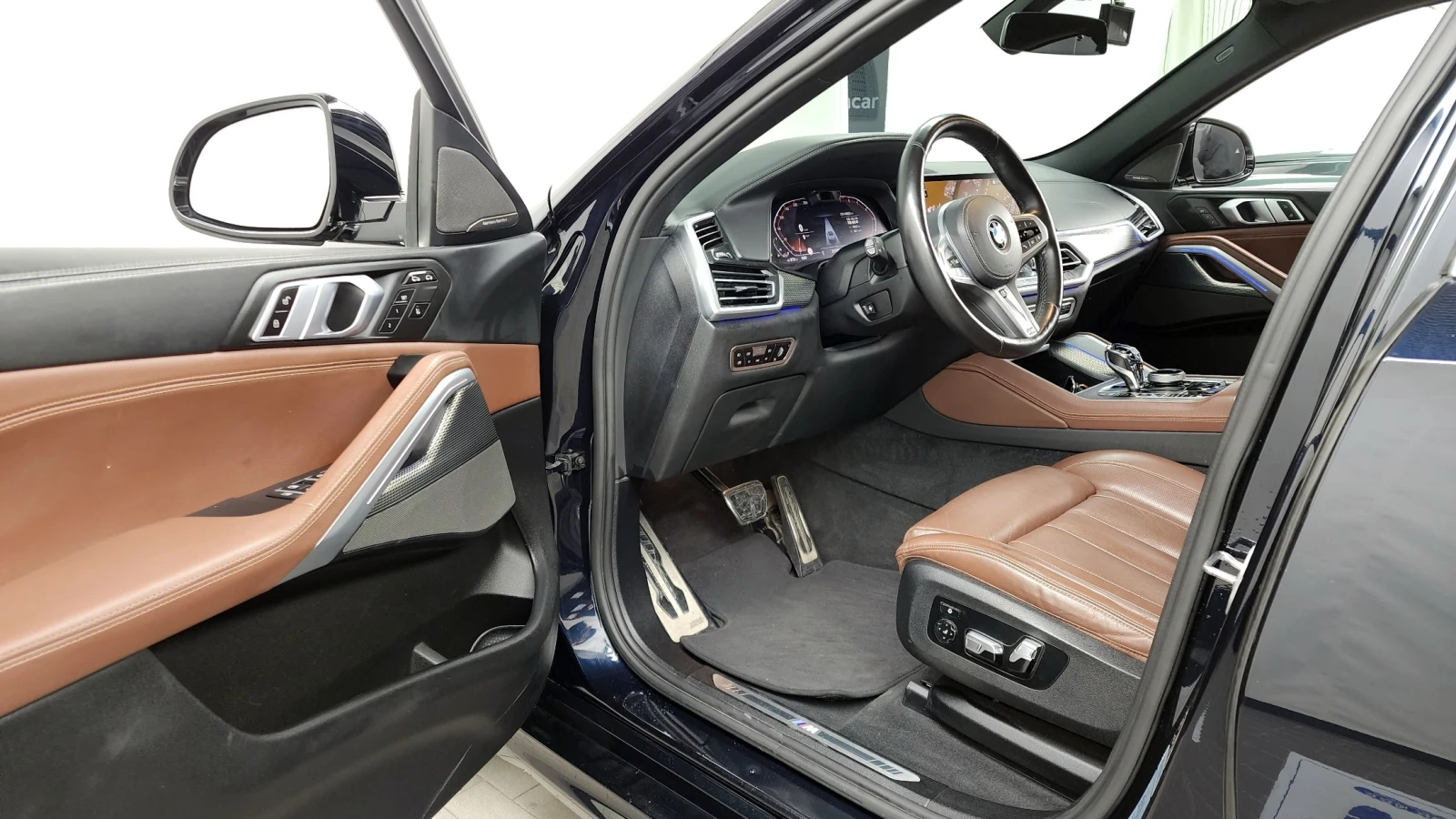 BMW X6 40i M-PACK * DIS * LASER * HK * ОБДУХ * 360 * HUD , снимка 8 - Автомобили и джипове - 55799566
