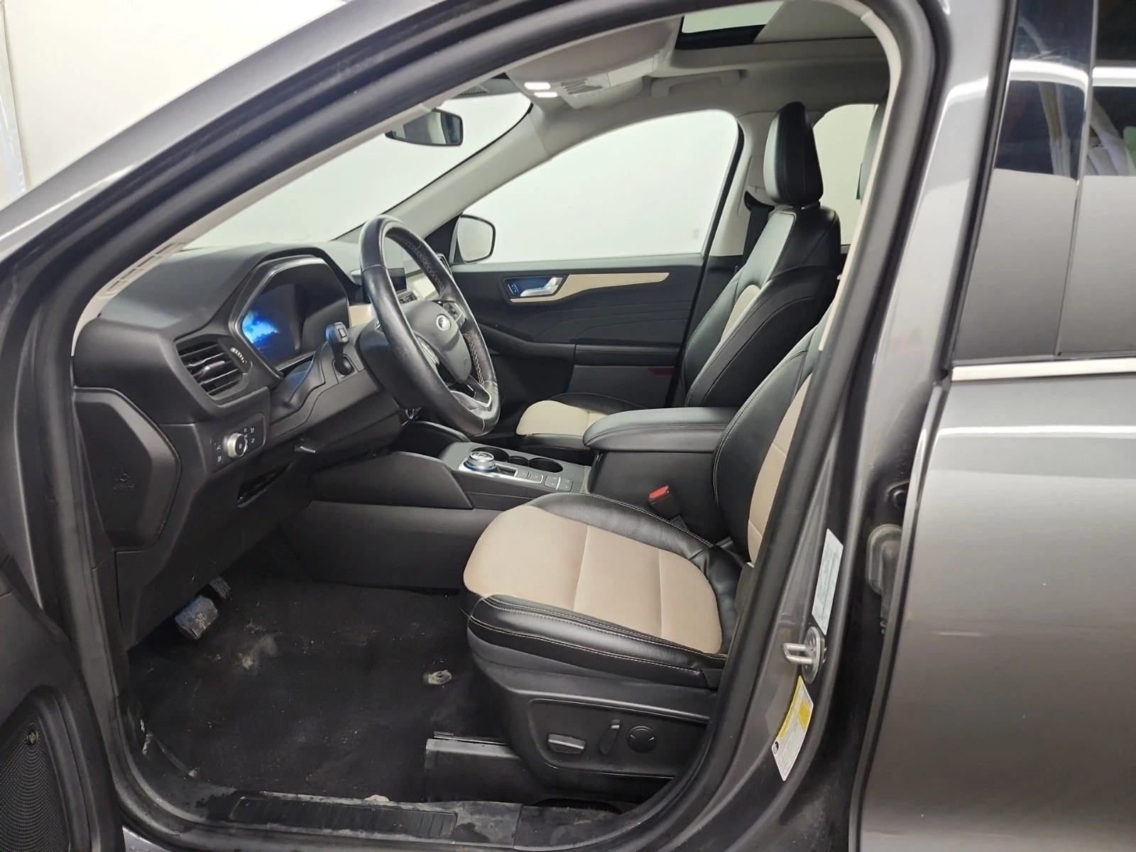 Ford Escape TITANIUM PLUG IN HYBRID| HUD| ПАМЕТ| 2 КЛЮЧА| , снимка 5 - Автомобили и джипове - 55843596