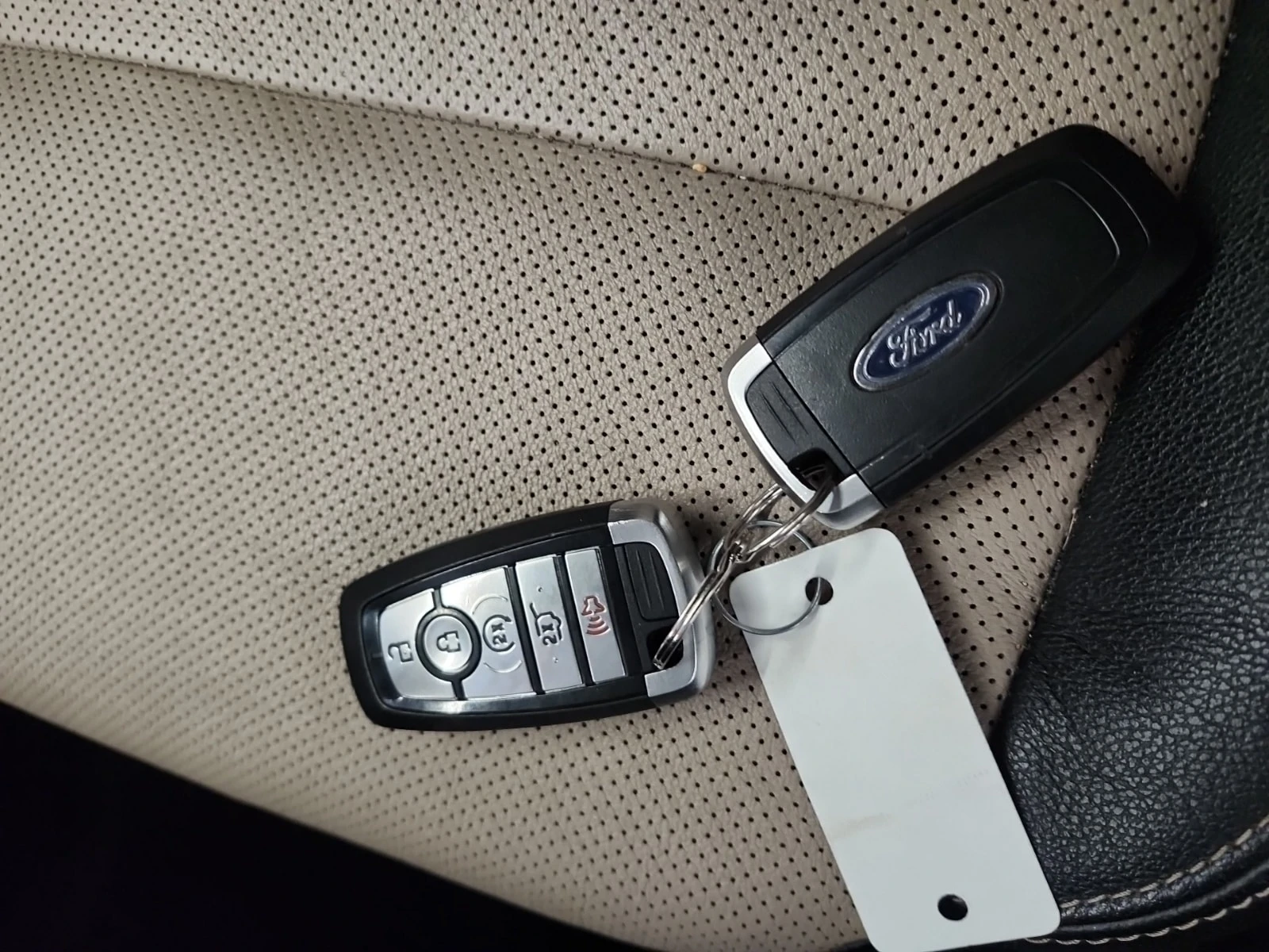 Ford Escape TITANIUM PLUG IN HYBRID| HUD| ПАМЕТ| 2 КЛЮЧА| , снимка 8 - Автомобили и джипове - 55843596