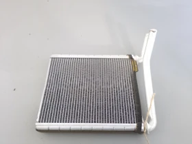 Радиатор парно Тойота Аурис 1.6Б 