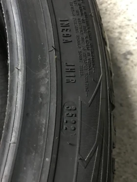 Гуми Зимни 235/45R20, снимка 3