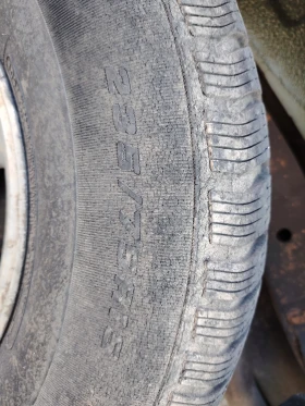 Гуми Зимни 235/75R15, снимка 2