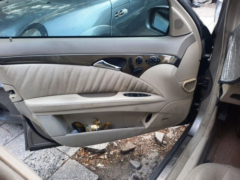 Mercedes-Benz E 320 cdi, снимка 14 - Автомобили и джипове - 47537804