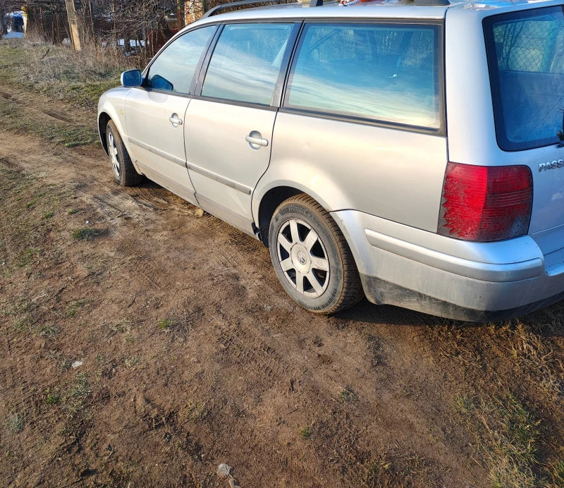 VW Passat 1.8, снимка 3 - Автомобили и джипове - 49246498