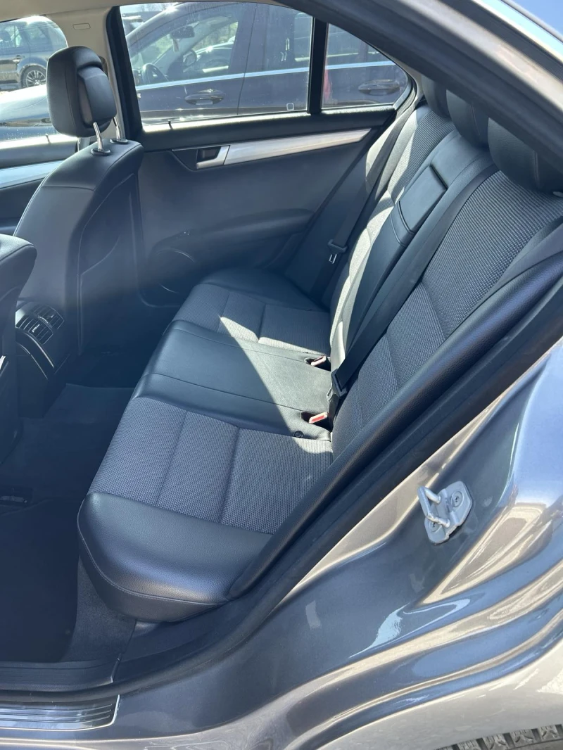 Mercedes-Benz C 220, снимка 7 - Автомобили и джипове - 52875536
