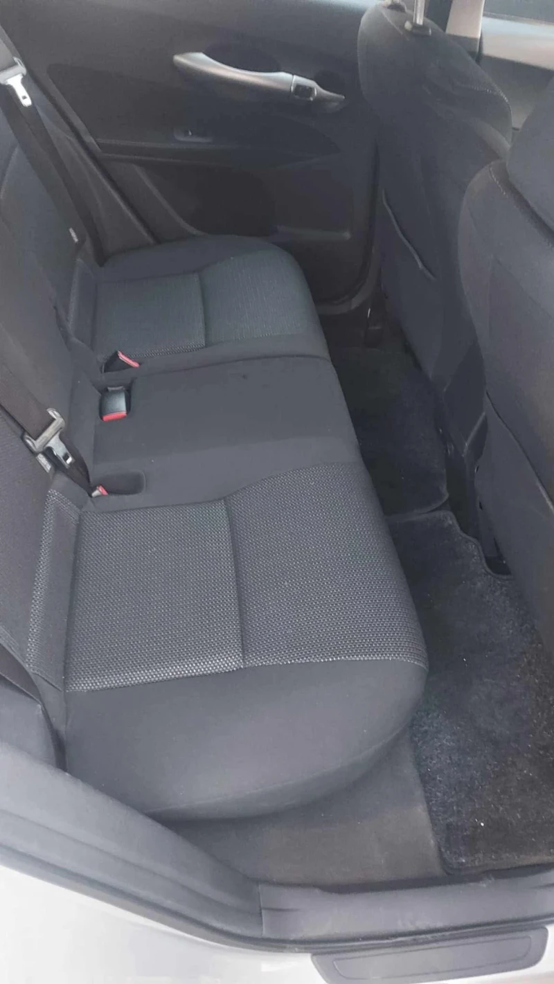 Toyota Auris  1.8 hybrid Swiss, снимка 9 - Автомобили и джипове - 52682930