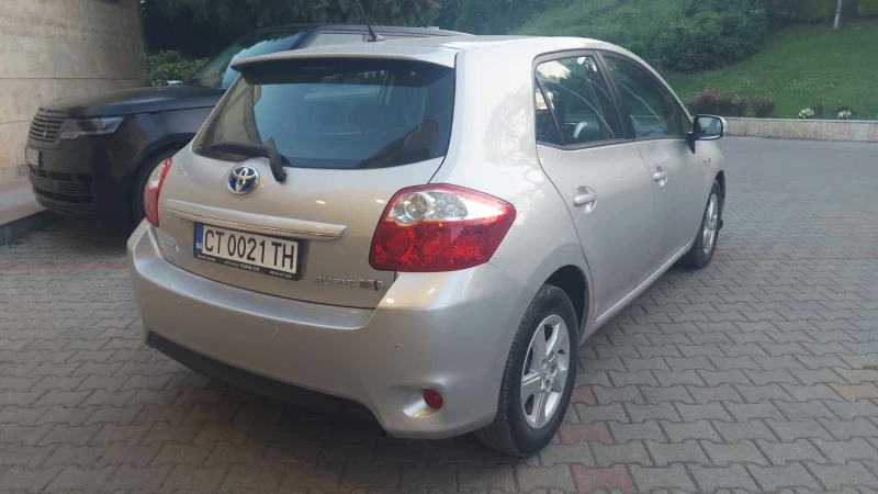 Toyota Auris  1.8 hybrid Swiss, снимка 3 - Автомобили и джипове - 52682930