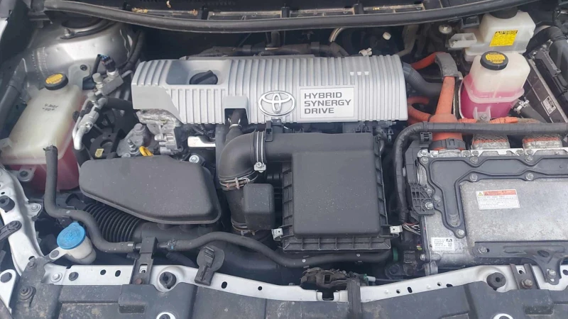 Toyota Auris  1.8 hybrid Swiss, снимка 10 - Автомобили и джипове - 52682930