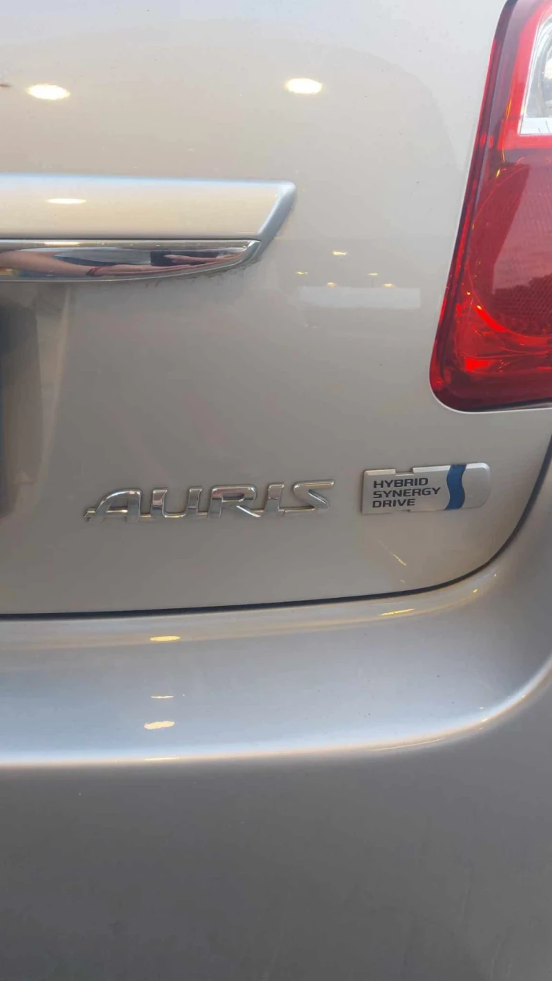 Toyota Auris  1.8 hybrid Swiss, снимка 4 - Автомобили и джипове - 52682930