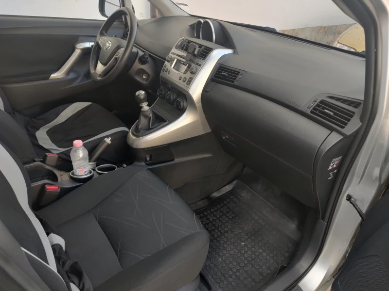 Toyota Corolla verso, снимка 8 - Автомобили и джипове - 52777625