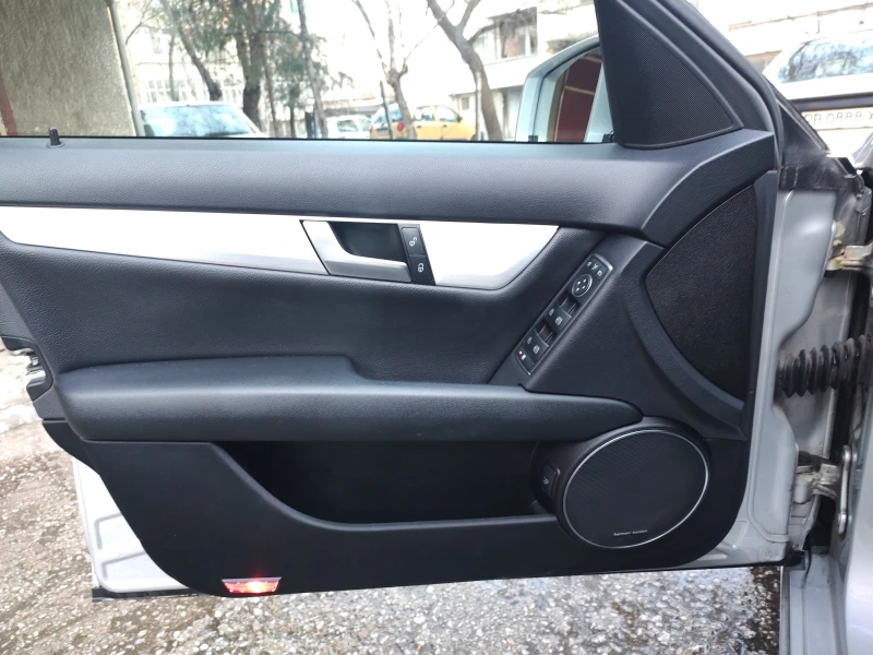 Mercedes-Benz C 200, снимка 10 - Автомобили и джипове - 53168598