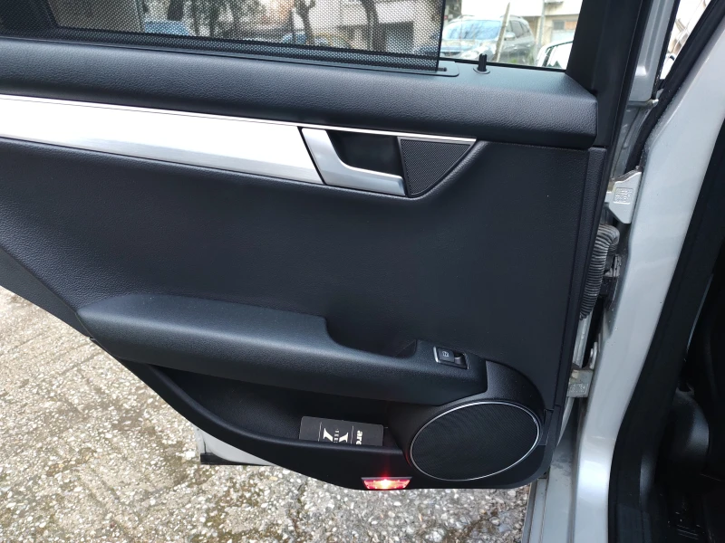 Mercedes-Benz C 200, снимка 13 - Автомобили и джипове - 53168598