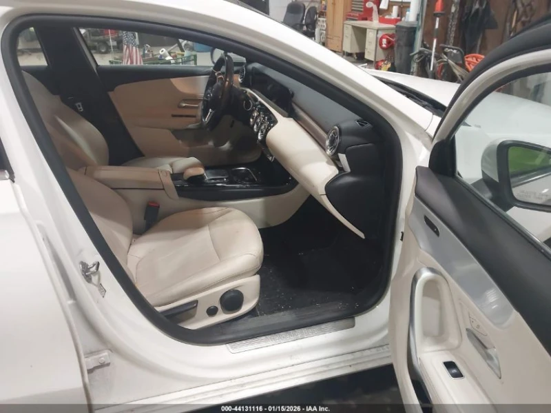 Mercedes-Benz A 220 4Matic, снимка 5 - Автомобили и джипове - 53577493