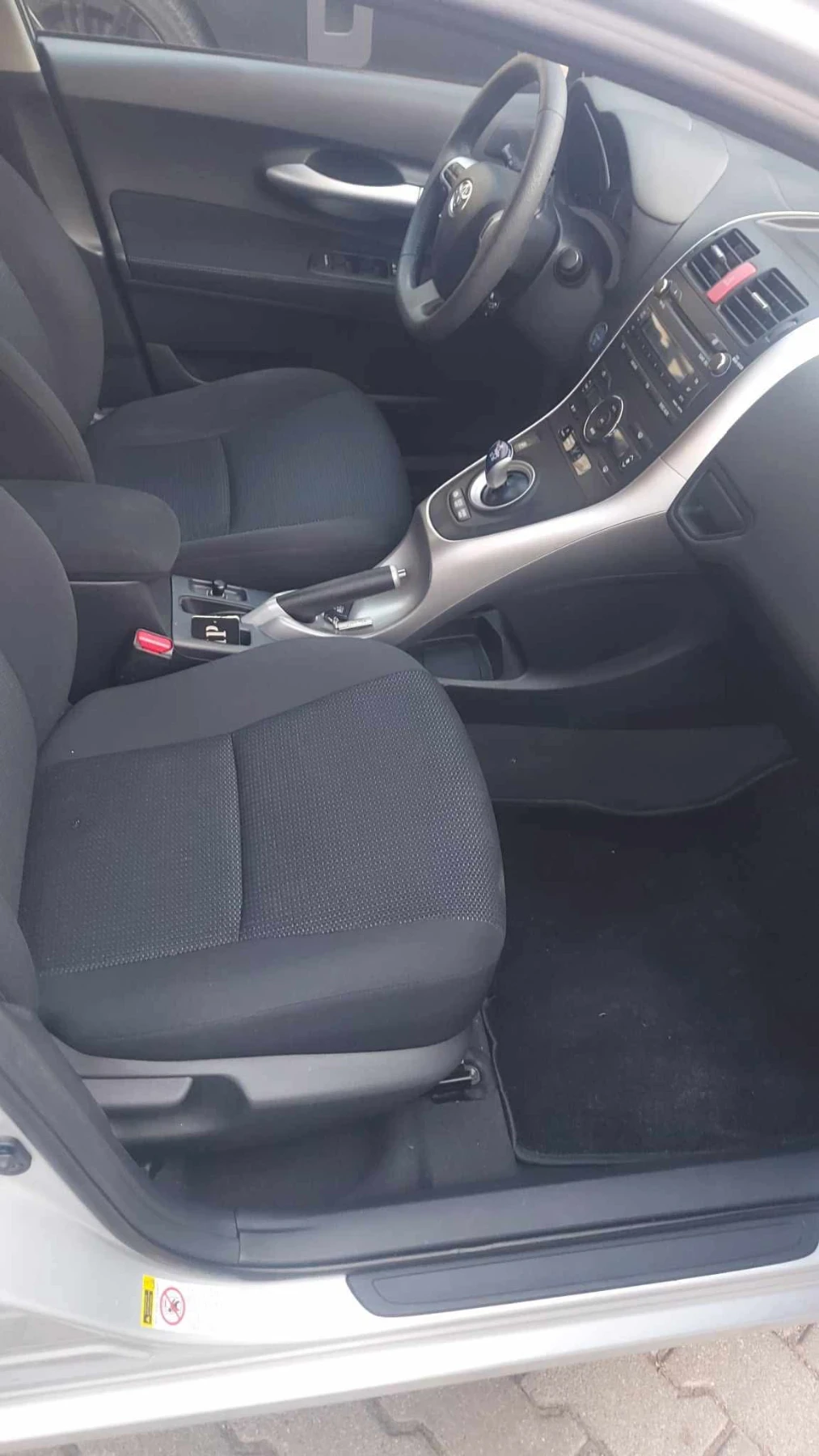 Toyota Auris  1.8 hybrid Swiss - изображение 7